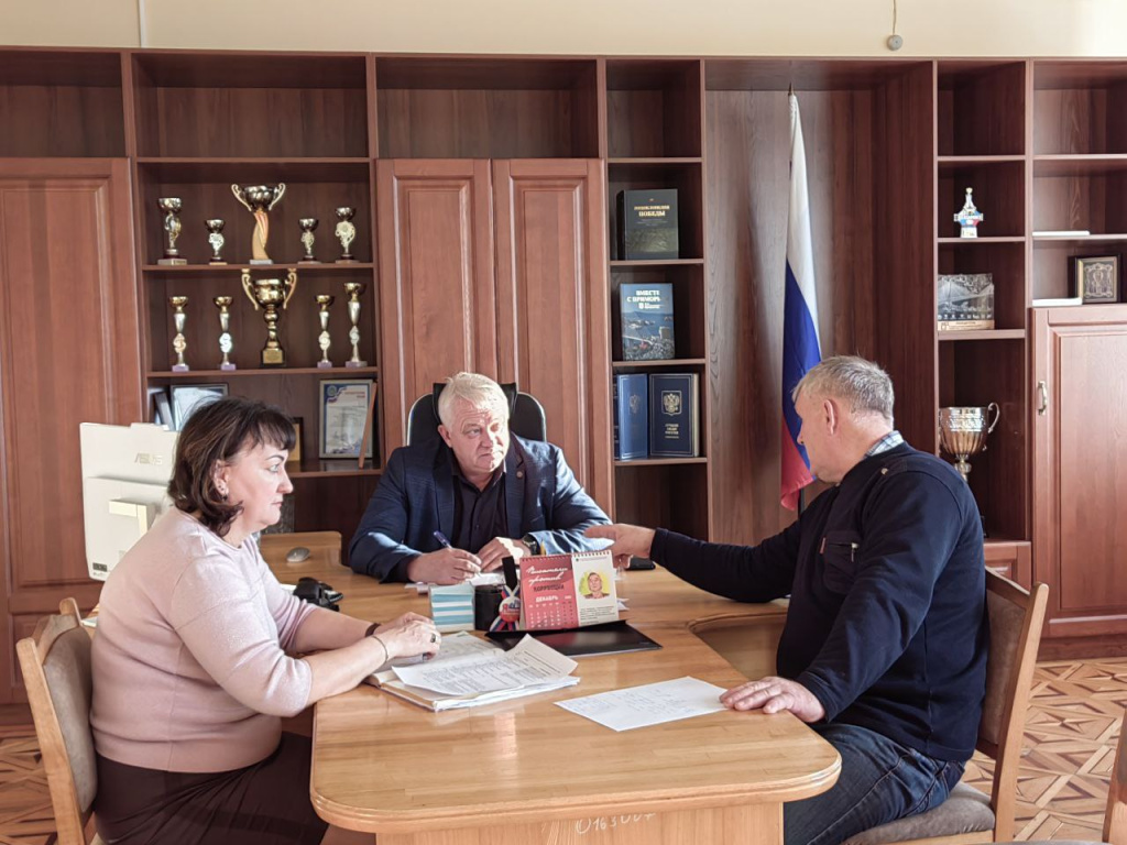 ЛИЧНЫЙ ПРИЕМ ГРАЖДАН ПРОВЕЛ ГЛАВА ЛЕСОЗАВОДСКОГО ГОРОДСКОГО ОКРУГА  КОНСТАНТИН БАНЦЕЕВ | 06.12.2023 | Лесозаводск - БезФормата